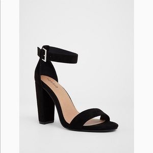 BLACK ANKLE STRAP HEEL SANDAL (WIDE WIDTH) 6.5QW